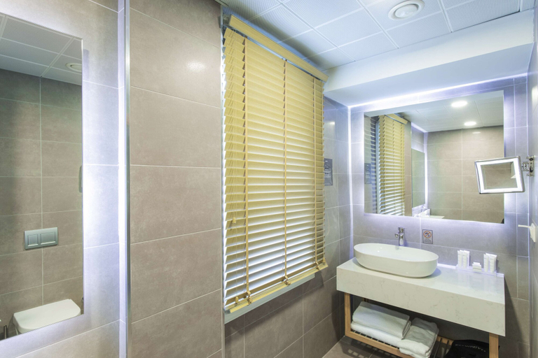 Bathroom 5, Radisson Hotel Istanbul Sultanahmet, Fatih