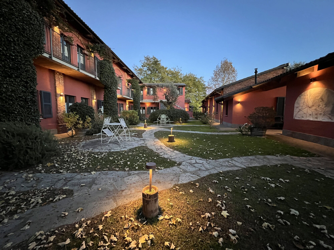 Exterior & Views 20