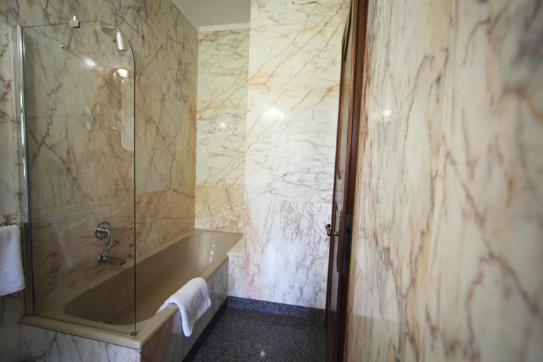 Others 5, Sunshine-bnb, Aosta