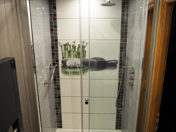 Bathroom 3, Manoir Le Refuge, Moselle