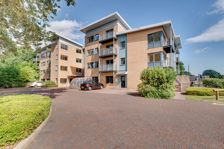 Exterior & Views, Week2Week Gosforth apartment w balcony, Newcastle upon Tyne
