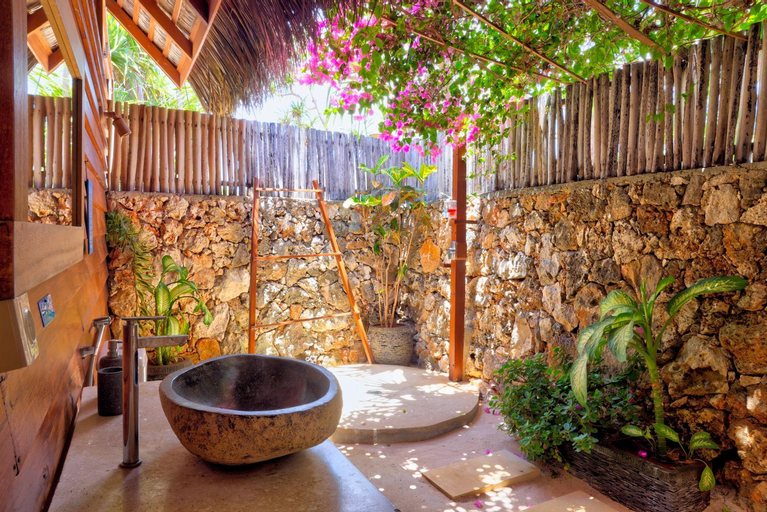 Bathroom 16