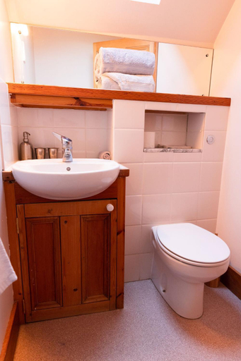 Bathroom 1, Schoolhouse, Aberdeenshire