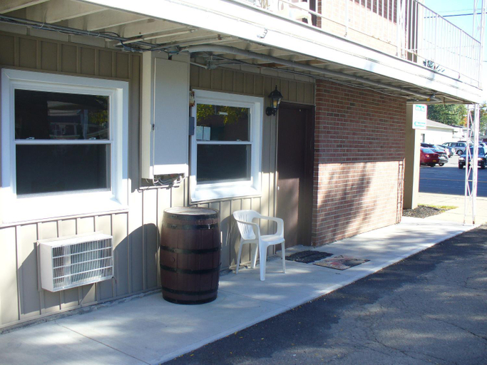 Others 4, Villager Motel & Glen Manor Estate, Schuyler