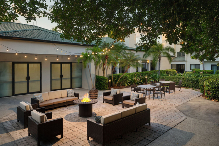 Food & Drinks 5, Courtyard Miami Airport West/Doral, Miami-Dade