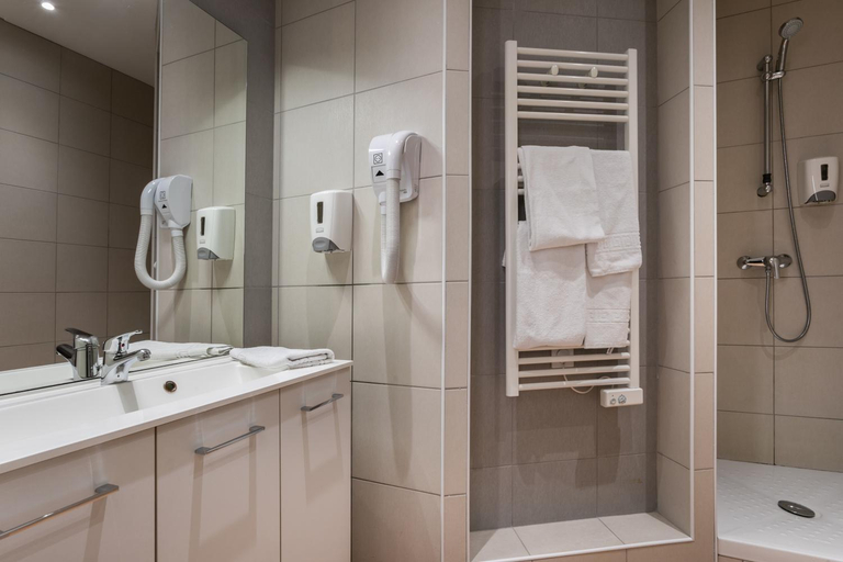 Bathroom 4, Heliot, Haute-Garonne
