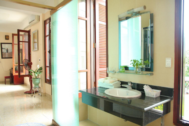 Bathroom 1, Ha Long Lily Homestay, Hạ Long