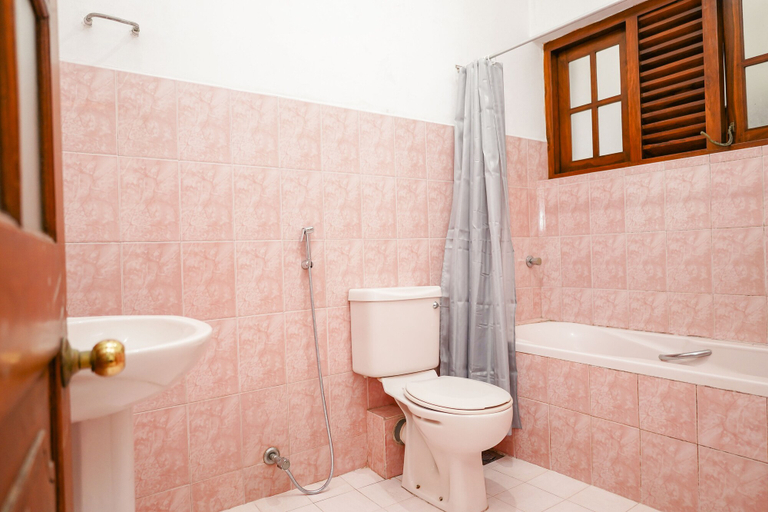 Bathroom 3, The Anam Hostel, Thimbirigasyaya