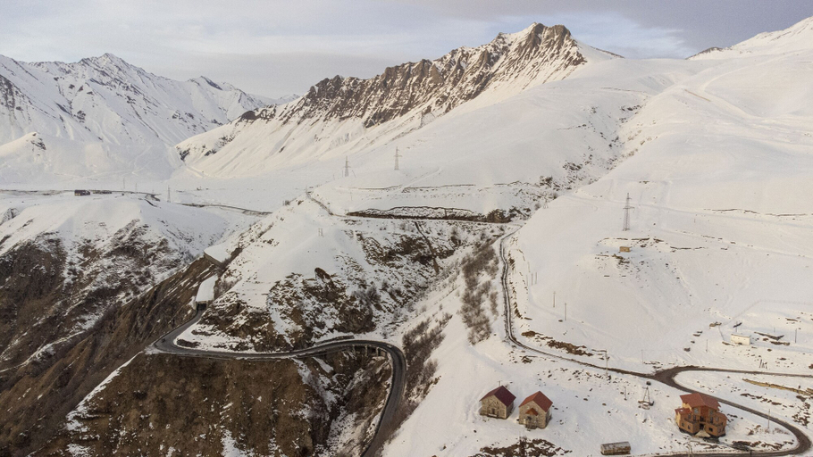 Others 5, JOYN, Kazbegi
