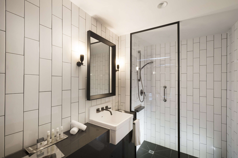 Bathroom 5, DoubleTree by Hilton Hotel Melbourne - Flinders Street, Melbourne