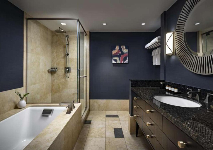 Bathroom 5, Fairmont The Queen Elizabeth, Montréal