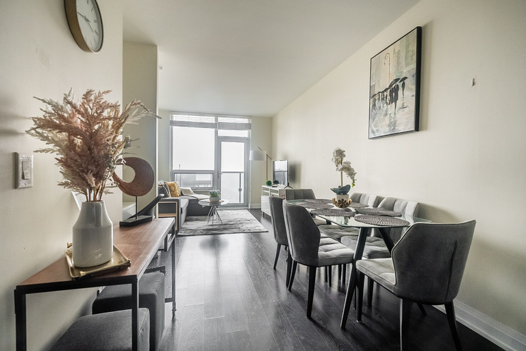 Food & Drinks, Modern Apartments in North York, Toronto