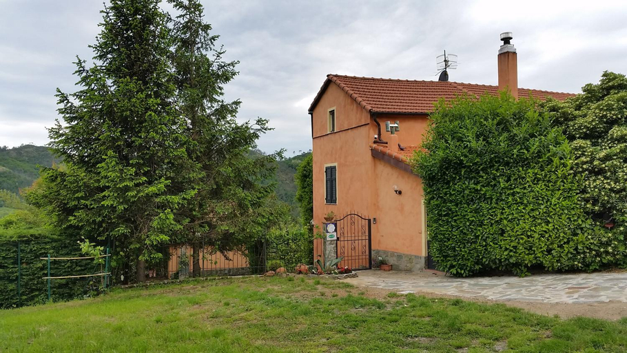 Exterior & Views 1, Pin de stelle, Savona