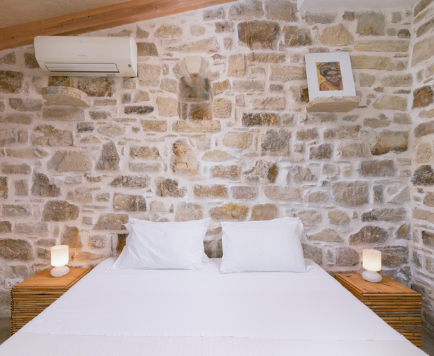 Others 3, Die Zwei Bruder Art & Suites, Faistos