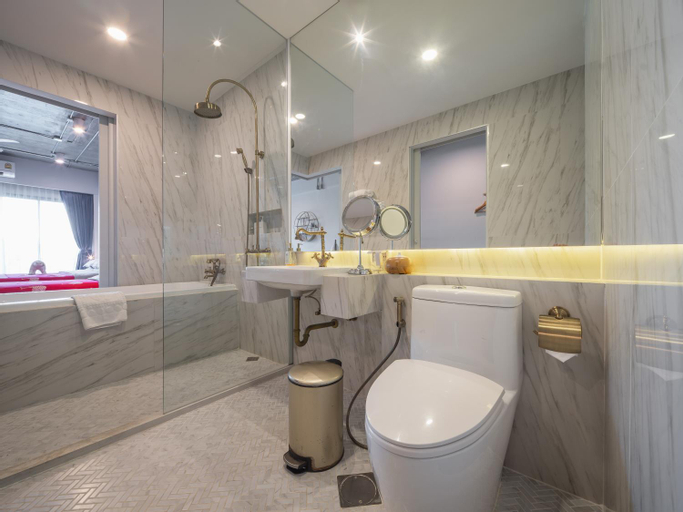 Bathroom 17