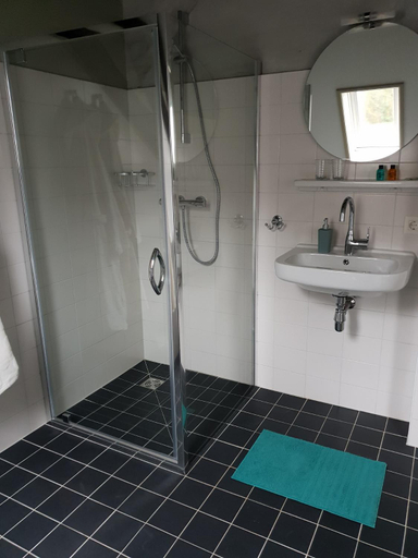 Bathroom 3, Bed & Breakfast Huis Sevenaer, Zevenaar