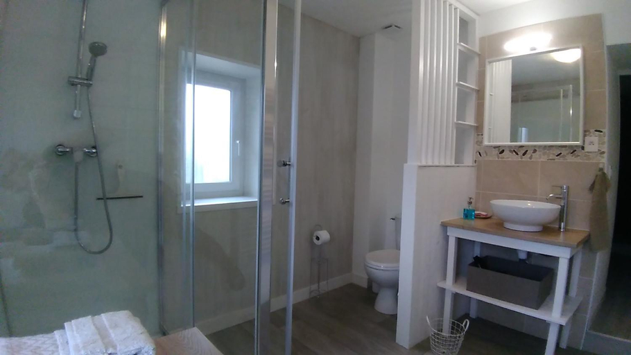 Bathroom 4, La Charretterie, Calvados