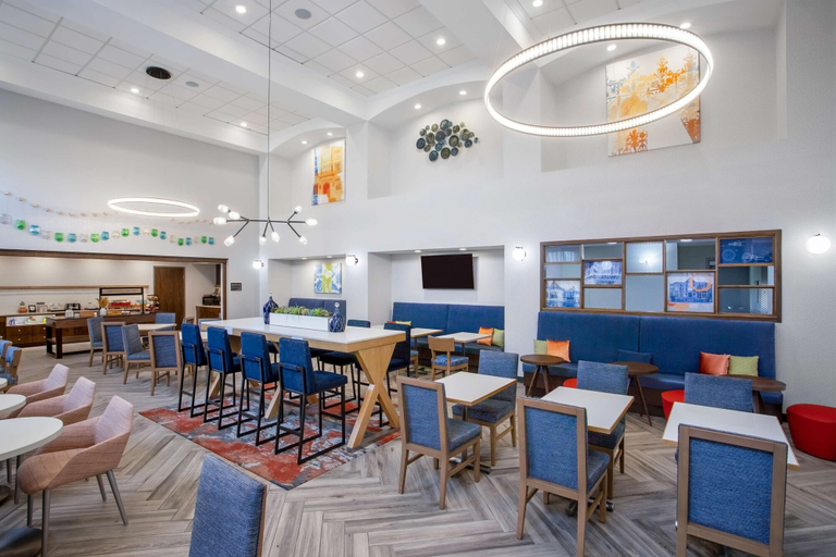 Food & Drinks 5, Hampton Inn & Suites Muncie, Delaware