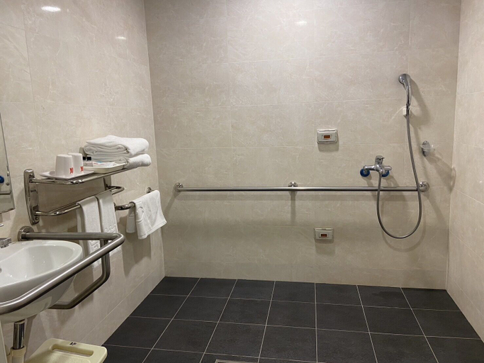 Bathroom 5, Emperor Hotel, Taipei City