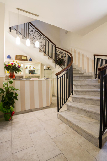 Public Area 3, A casa di Simona, Palermo