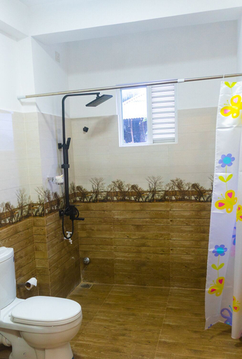 Bathroom 2, Hanthana Home, Pathahewaheta