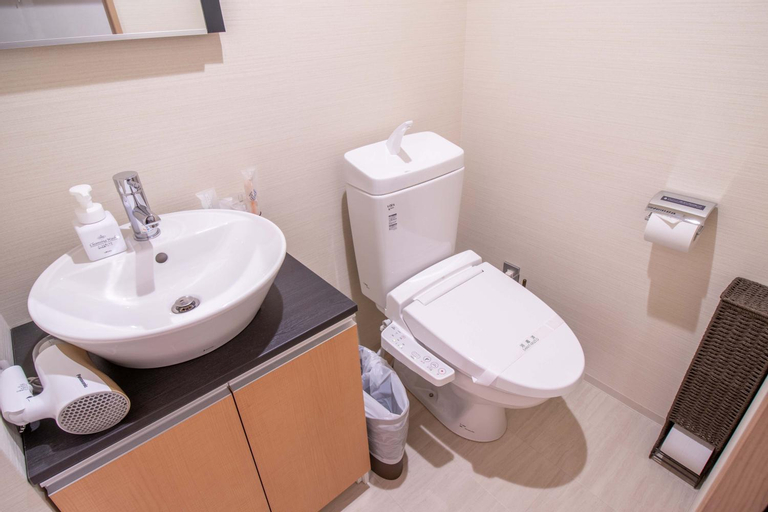 Bathroom 18