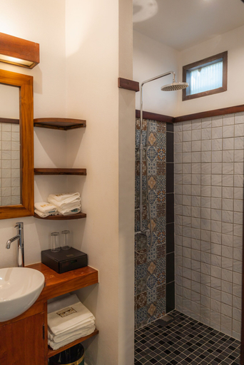 Bathroom 4, 2Bedroom Namkhan Riverview Pool Villa, Luang Prabang