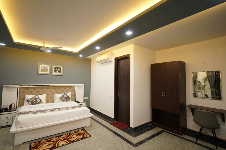 Bedroom 2, Posh Garden Inn, Gurgaon