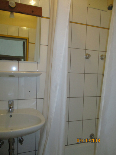 Bathroom 5, Burgmannenhaus, Main-Kinzig-Kreis