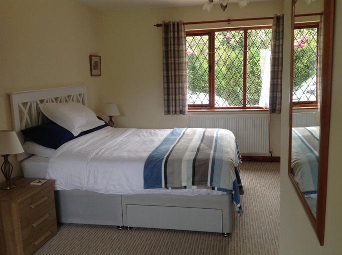Others 5, Meadowview, Devon