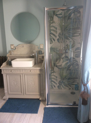Bathroom, L'hostellerie du chateau, Somme
