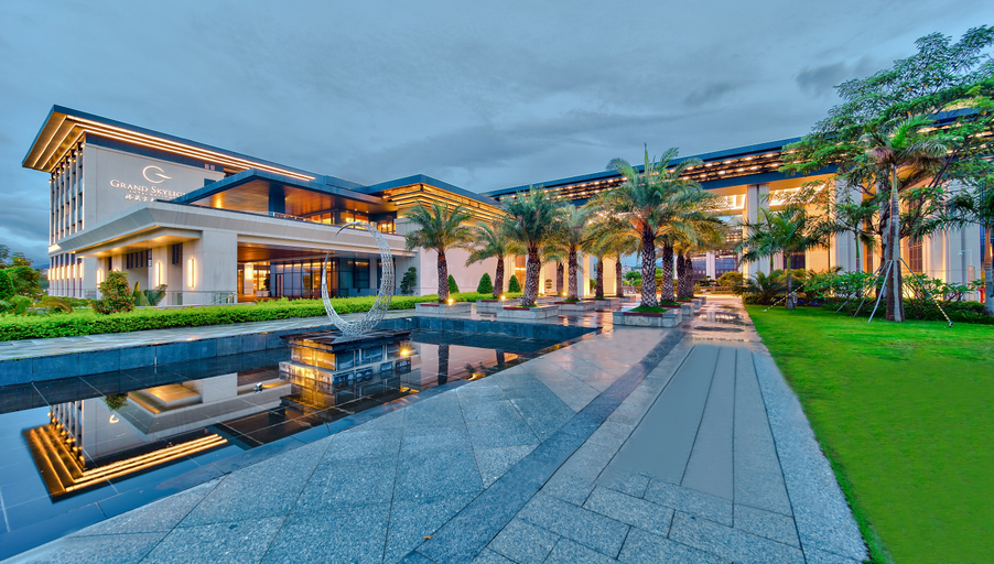 Exterior & Views