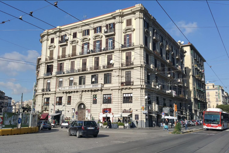 Others 3, B&B MetroNapoli, Napoli