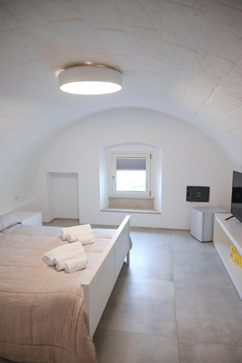 Others 4, Il b&b di Alice, Bari