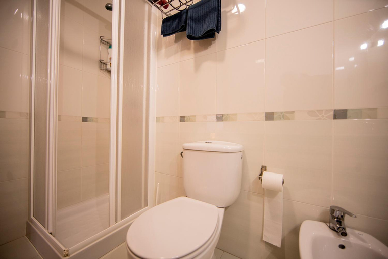 Bathroom 3, Noja Rooms, A Coruña