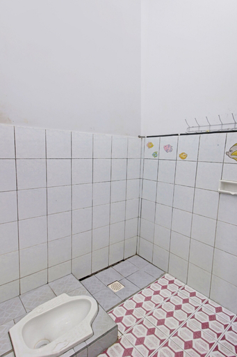 Bathroom, OYO 90543 An-nur Guest House Syariah, Kuningan