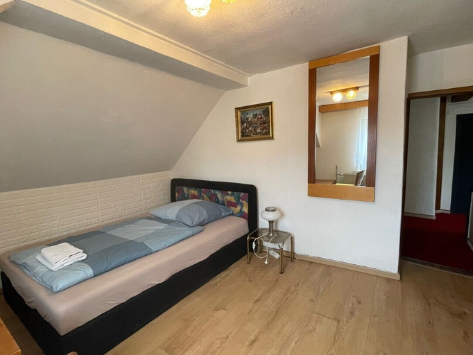 Bedroom 4, Kimbab, Wartburgkreis