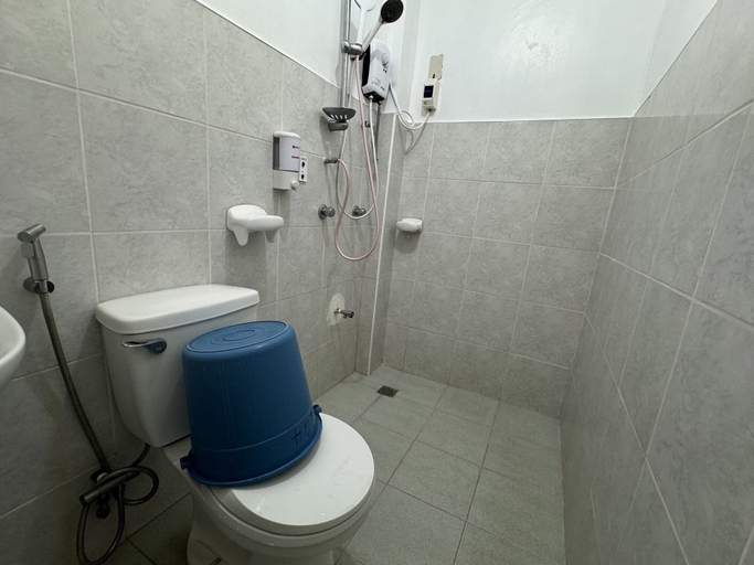 Bathroom 3, RedDoorz near Mariners Legazpi, Legazpi City