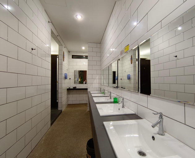Bathroom 10