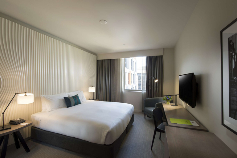 Bedroom 3, DoubleTree by Hilton Hotel Melbourne - Flinders Street, Melbourne