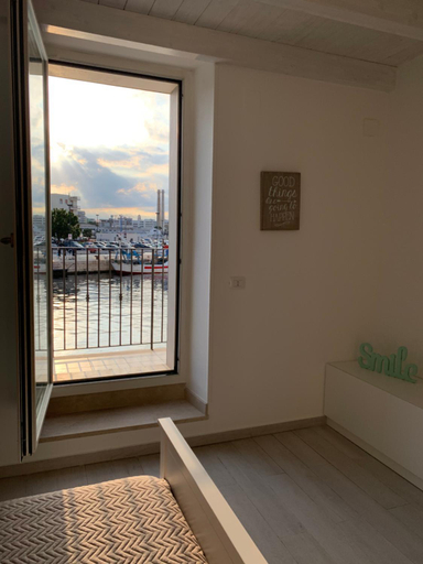 Others 2, Il b&b di Alice, Bari