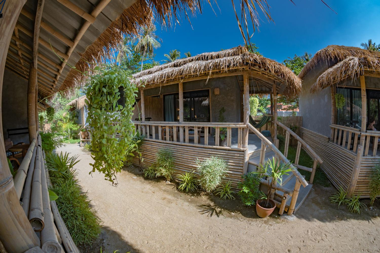 Exterior 12