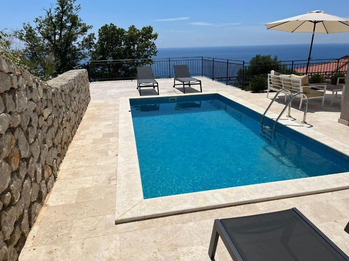 Sport & Beauty, Family Vacation Villa Rezevici