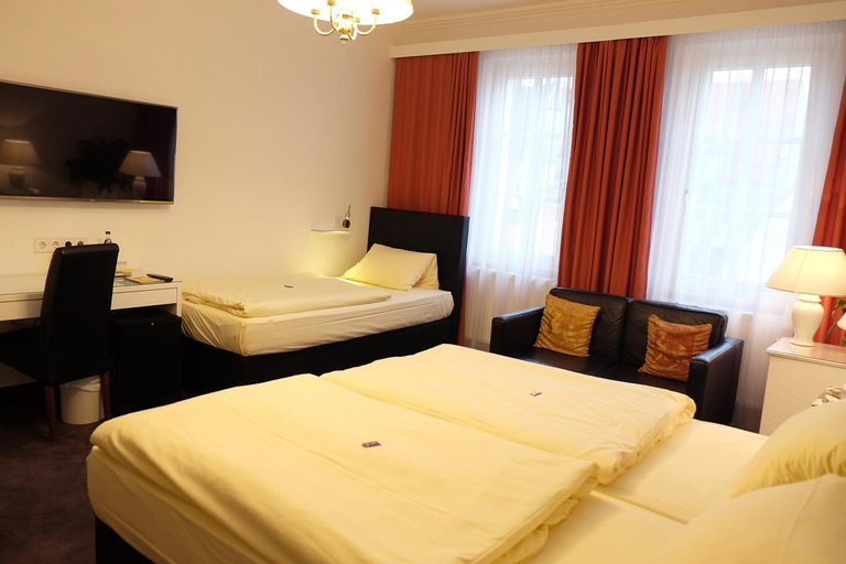 Others 4, Hotel Adler, Ingolstadt