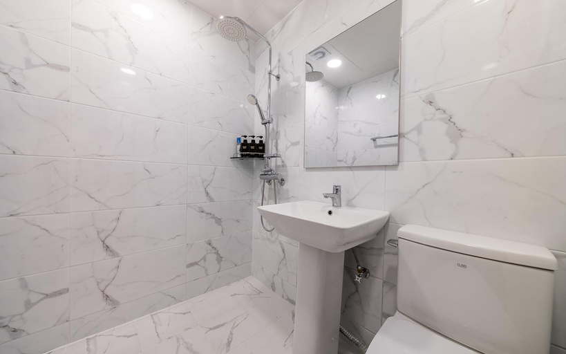 Bathroom 5, Jinju Gangnam 987 Hotel, Jinju