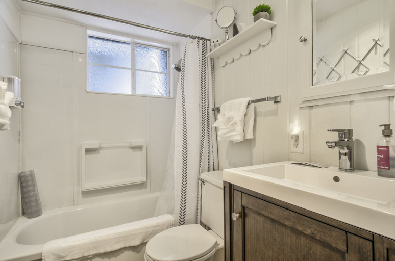 Bathroom 4, Adventure Cabin, El Paso
