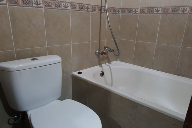 Bathroom 3, Hotel O Family Homestay Syariah, Binjai