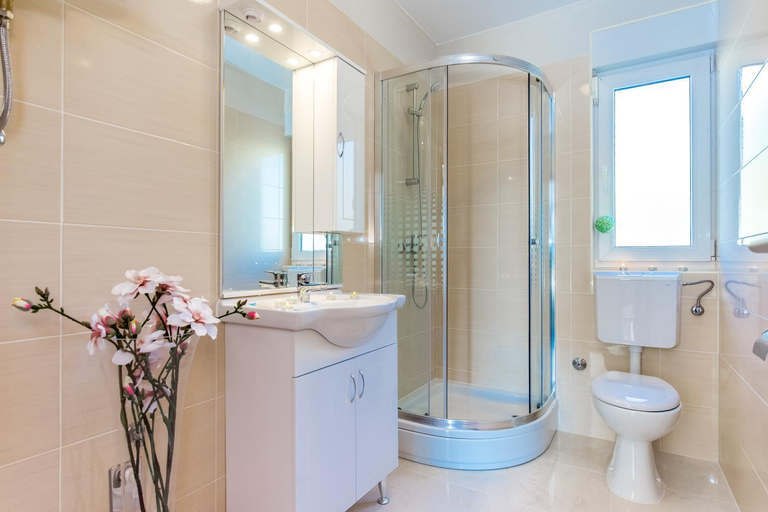 Bathroom 2, Villa Chiara, Crikvenica