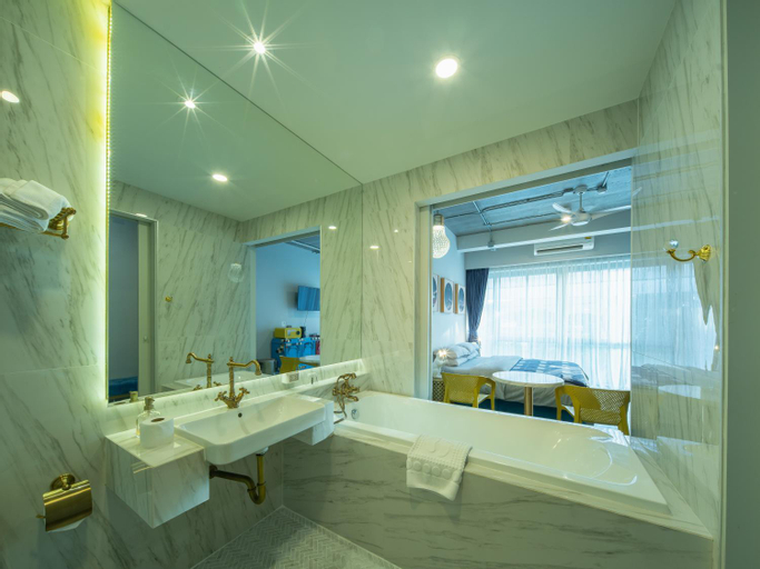 Bathroom 13