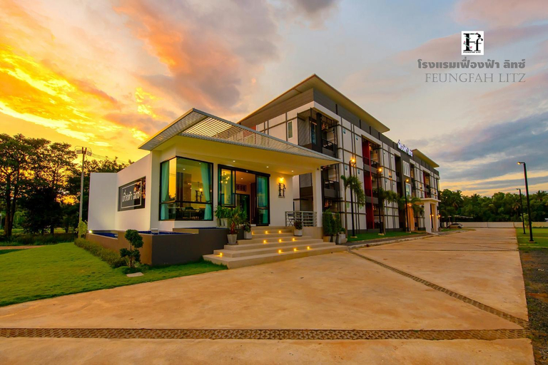 Exterior & Views